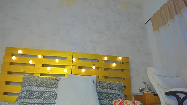 Snapshot of bonnie_sm chatting on 11-25-25, 08:42 bonnie sm online show from 11-25-25, 08:42