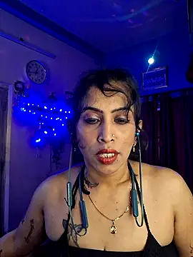 Snapshot of Love_Beauty01 chatting on 03-08-26, 06:44 Love Beauty01 online show from 03-08-26, 06:44