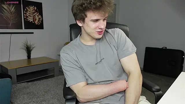 Snapshot of Ricky_Becko chatting on 10-02-25, 07:21 Ricky Becko online show from 10-02-25, 07:21