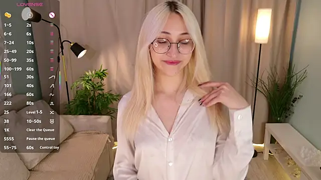 Snapshot of Marry_sharp chatting on 11-06-25, 09:05 Marry sharp online show from 11-06-25, 09:05