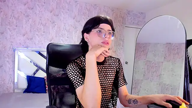 Snapshot of mysterius_boy chatting on 11-04-25, 08:08 mysterius boy online show from 11-04-25, 08:08