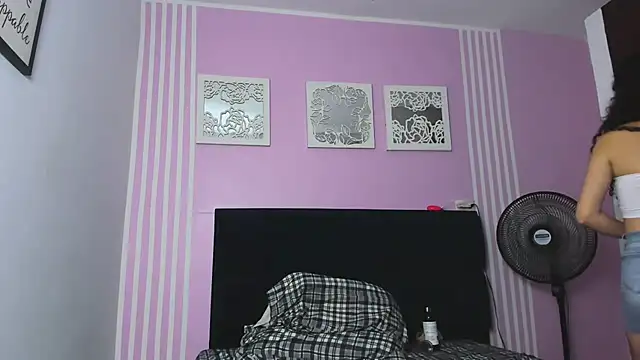 Snapshot of Horny_firecouple chatting on 09-10-25, 01:44 Horny firecouple online show from 09-10-25, 01:44