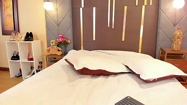 Snapshot of OliviGrace chatting on 09-17-25, 10:11 OliviGrace online show from 09-17-25, 10:11