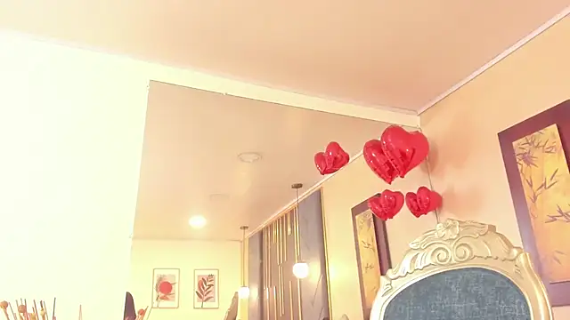 Snapshot of OliviGrace chatting on 10-05-25, 01:15 OliviGrace online show from 10-05-25, 01:15