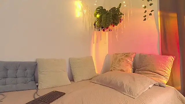 Snapshot of swt_helen chatting on 12-21-25, 08:49 swt helen online show from 12-21-25, 08:49