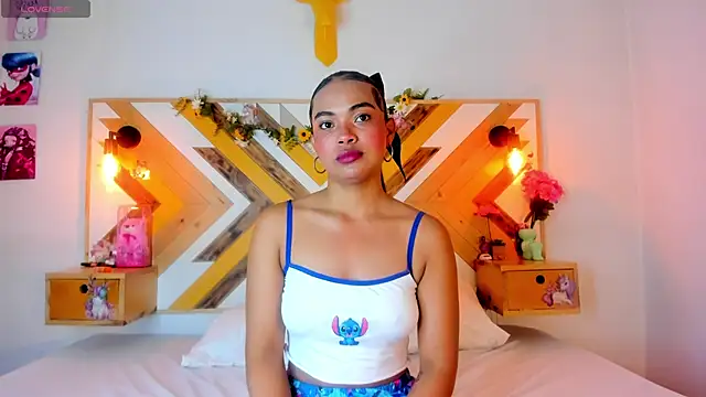 Snapshot of SoleneFontaine chatting on 10-15-25, 12:27 SoleneFontaine online show from 10-15-25, 12:27