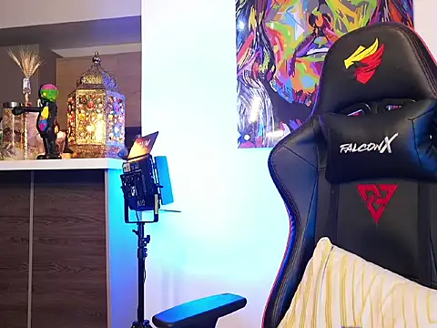 Snapshot of logan_hugh8 chatting on 10-13-25, 11:16 logan hugh8 online show from 10-13-25, 11:16