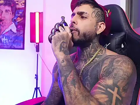 Snapshot of logan_hugh8 chatting on 11-09-25, 02:32 logan hugh8 online show from 11-09-25, 02:32