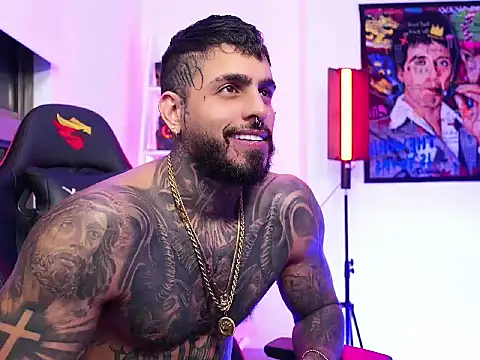 Snapshot of logan_hugh8 chatting on 11-14-25, 05:28 logan hugh8 online show from 11-14-25, 05:28