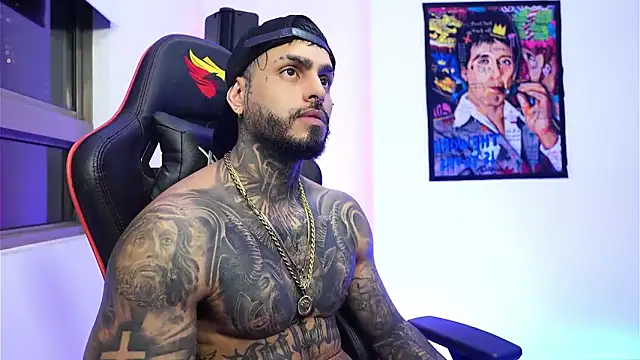 Snapshot of logan_hugh8 chatting on 12-14-25, 03:34 logan hugh8 online show from 12-14-25, 03:34