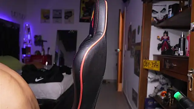 logan hugh8 online show from 04-24-26, 12:35