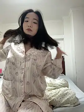 Snapshot of luluya1314 chatting on 06-14-26, 05:53 luluya1314 online show from 06-14-26, 05:53