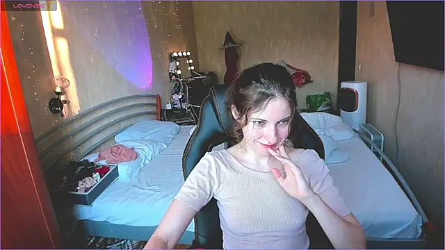 Snapshot of Agata_in_Wonderland chatting on 09-16-25, 01:56 Agata in Wonderland online show from 09-16-25, 01:56