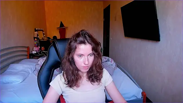 Snapshot of Agata_in_Wonderland chatting on 10-09-25, 08:01 Agata in Wonderland online show from 10-09-25, 08:01