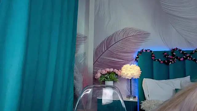 Monica Leen online show from 11-22-25, 06:34