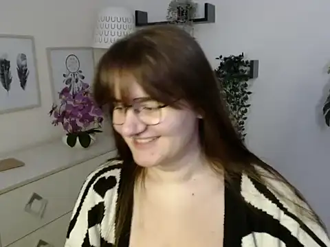 Julie Diamond online show from 11-12-25, 01:33