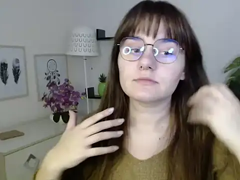 Julie Diamond online show from 11-19-25, 01:44