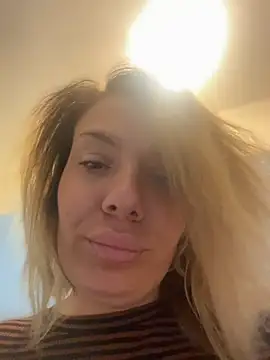 Snapshot of emmasweett11 chatting on 07-05-26, 04:19 emmasweett11 online show from 07-05-26, 04:19