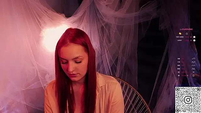 Snapshot of GildedKitten chatting on 11-18-25, 07:29 GildedKitten online show from 11-18-25, 07:29