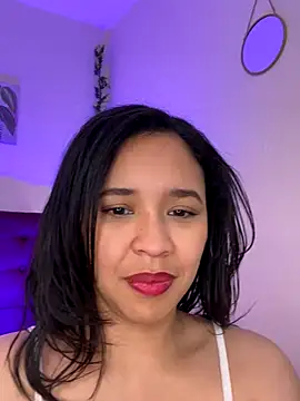 Snapshot of Esmeraldagh_ chatting on 09-11-25, 01:22 Esmeraldagh online show from 09-11-25, 01:22