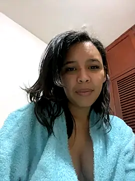 Snapshot of Esmeraldagh_ chatting on 09-14-25, 03:00 Esmeraldagh online show from 09-14-25, 03:00