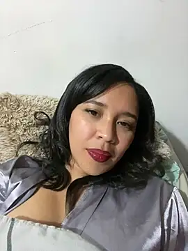 Snapshot of Esmeraldagh_ chatting on 09-18-25, 02:57 Esmeraldagh online show from 09-18-25, 02:57