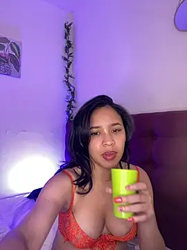 Snapshot of Esmeraldagh_ chatting on 09-20-25, 03:35 Esmeraldagh online show from 09-20-25, 03:35