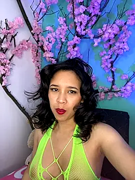 Snapshot of Esmeraldagh_ chatting on 10-03-25, 10:56 Esmeraldagh online show from 10-03-25, 10:56