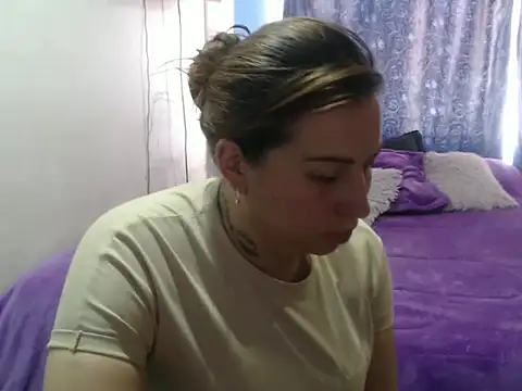 cloequeen15 online show from 10-07-25, 04:48