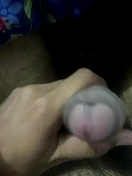 Snapshot of longfuckk chatting on 10-15-25, 04:18 longfuckk online show from 10-15-25, 04:18