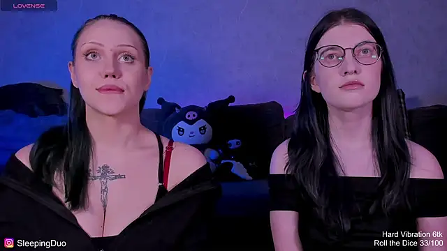 Snapshot of Threesomebabes chatting on 06-05-26, 05:07 Threesomebabes online show from 06-05-26, 05:07