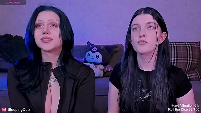 Snapshot of Threesomebabes chatting on 06-11-26, 07:23 Threesomebabes online show from 06-11-26, 07:23