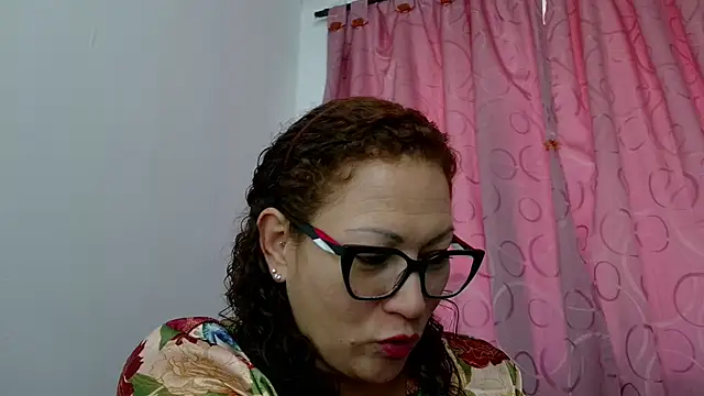 Snapshot of TifanyQueen_ chatting on 09-24-25, 04:54 TifanyQueen online show from 09-24-25, 04:54