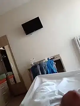 Empi19cm online show from 04-26-26, 06:11