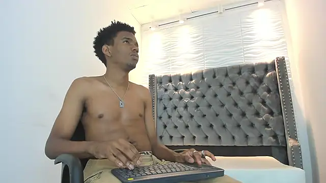 Snapshot of nero_reyd chatting on 10-23-25, 08:07 nero reyd online show from 10-23-25, 08:07