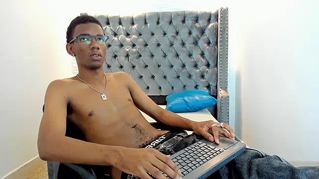 Snapshot of nero_reyd chatting on 11-18-25, 07:07 nero reyd online show from 11-18-25, 07:07