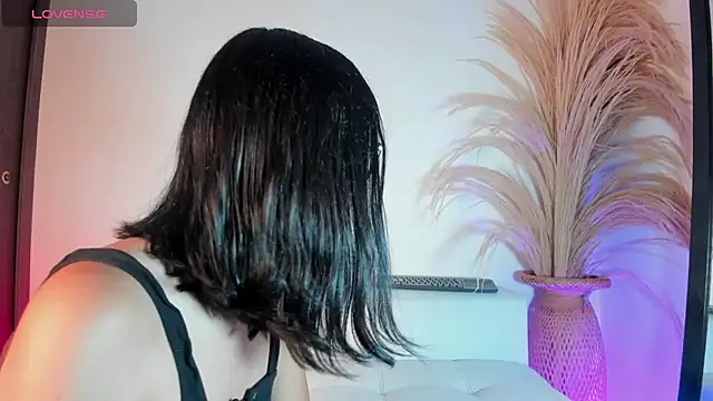 Snapshot of Noami_Rose chatting on 12-04-25, 01:48 Noami Rose online show from 12-04-25, 01:48