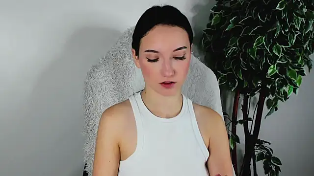 Snapshot of EileenMoores chatting on 10-11-25, 01:09 EileenMoores online show from 10-11-25, 01:09