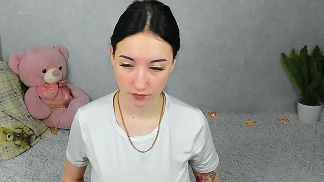 Snapshot of EileenMoores chatting on 11-27-25, 02:46 EileenMoores online show from 11-27-25, 02:46