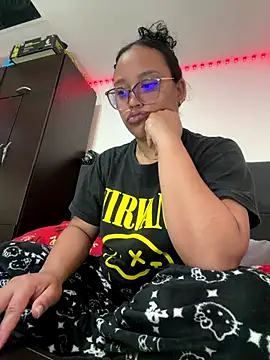 Snapshot of angels_evil chatting on 11-24-25, 10:15 angels evil online show from 11-24-25, 10:15