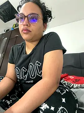 Snapshot of angels_evil chatting on 11-26-25, 03:07 angels evil online show from 11-26-25, 03:07