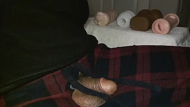 Snapshot of GRiZZLYBONE chatting on 10-14-25, 06:03 GRiZZLYBONE online show from 10-14-25, 06:03