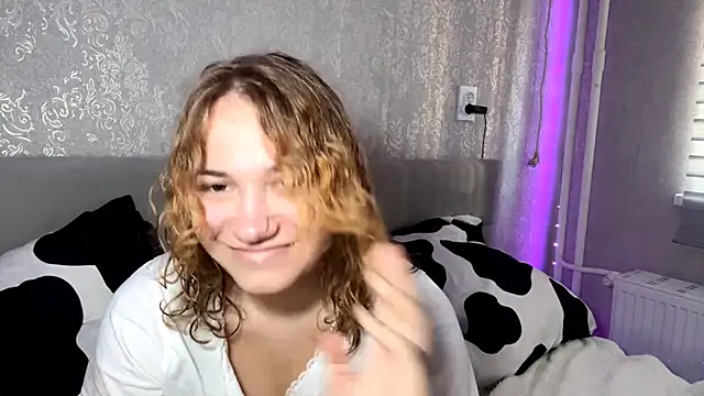 Snapshot of SunPunnyGirl chatting on 09-30-25, 07:46 SunPunnyGirl online show from 09-30-25, 07:46