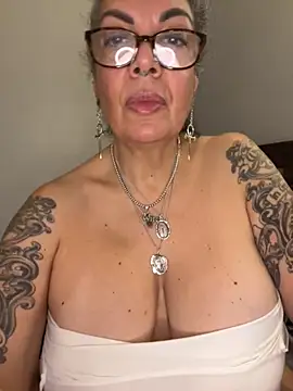 dieseldame1313 online show from 11-09-25, 12:42