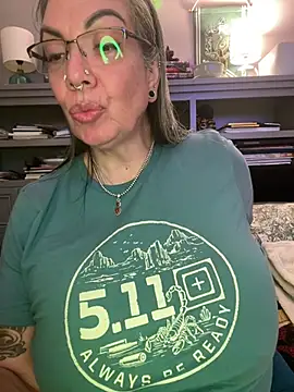 dieseldame1313 online show from 04-23-26, 11:51