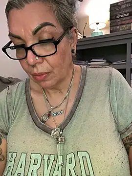 dieseldame1313 online show from 04-29-26, 04:05