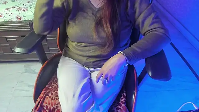 ShylaGill online show from 12-04-25, 05:32