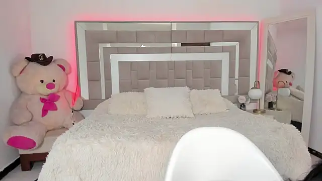 Snapshot of Natti_london chatting on 09-14-25, 02:49 Natti london online show from 09-14-25, 02:49