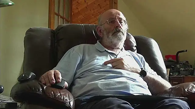 Snapshot of janzer13 chatting on 05-31-26, 01:51 janzer13 online show from 05-31-26, 01:51