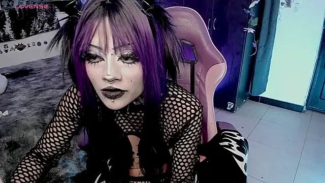 Snapshot of GothKitten666 chatting on 06-21-26, 06:27 GothKitten666 online show from 06-21-26, 06:27